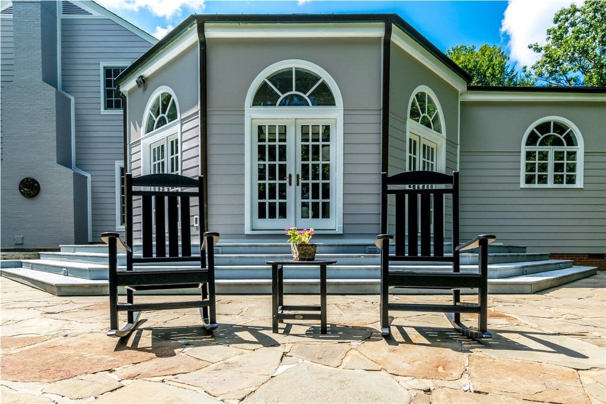 patio area with seating